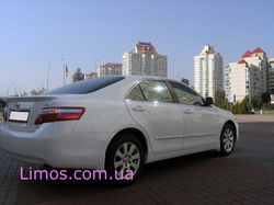 Toyota Camry ������
